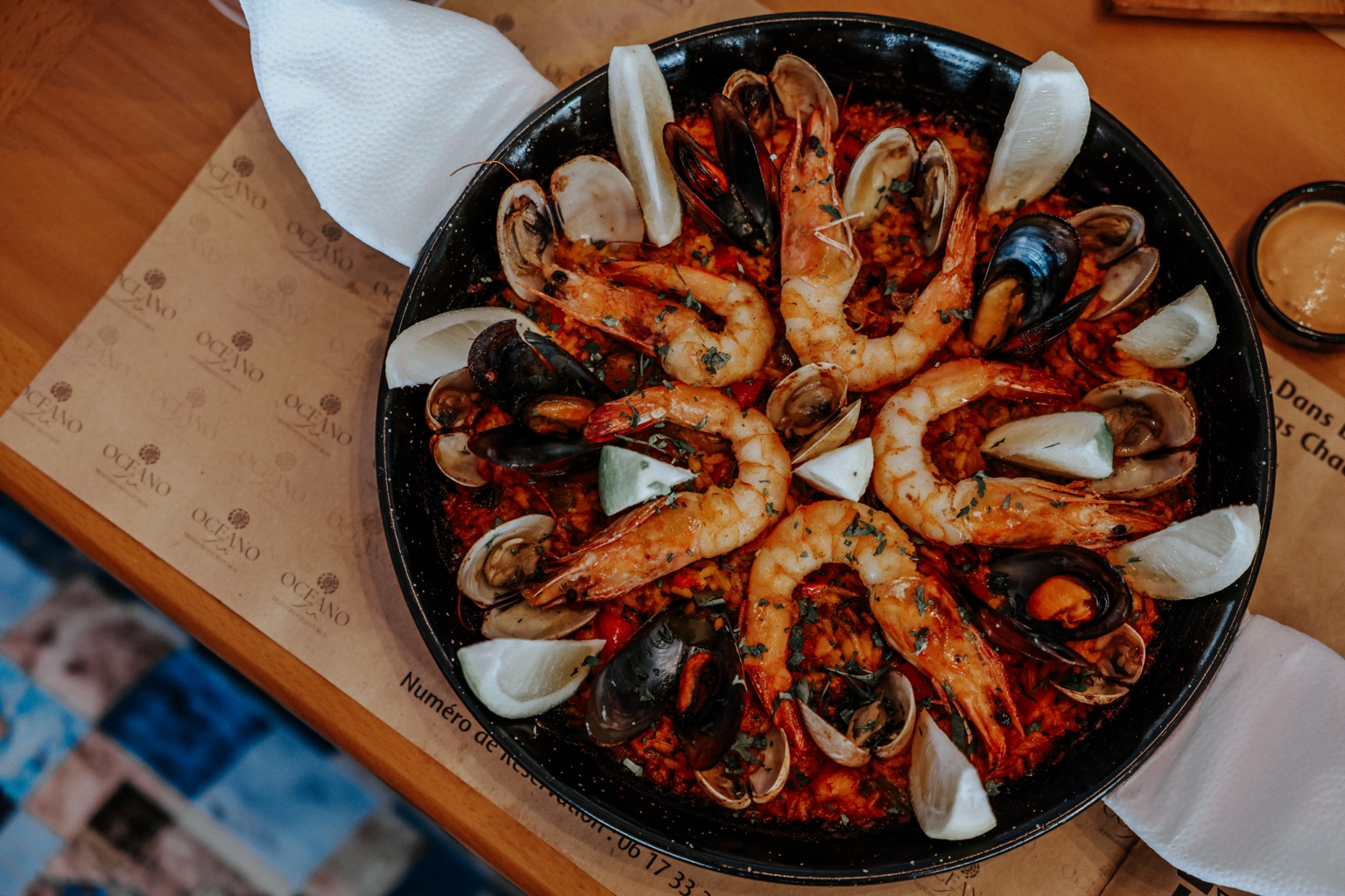 Paella vue de dessus chez TROV